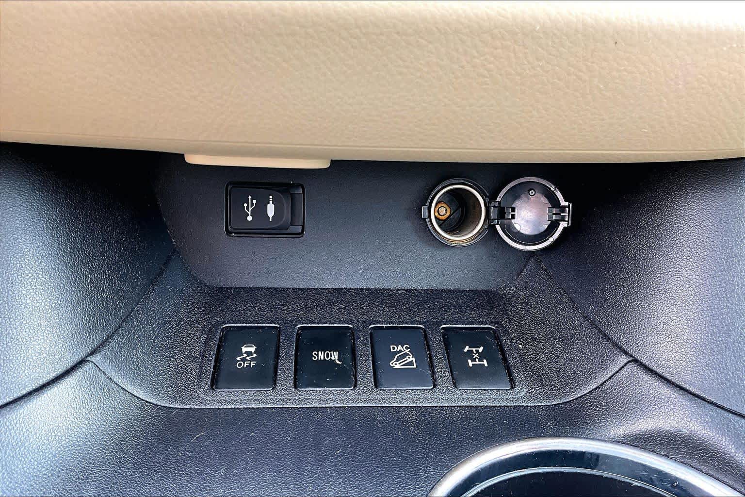 Thumbnail: 2015 Toyota Highlander - 27