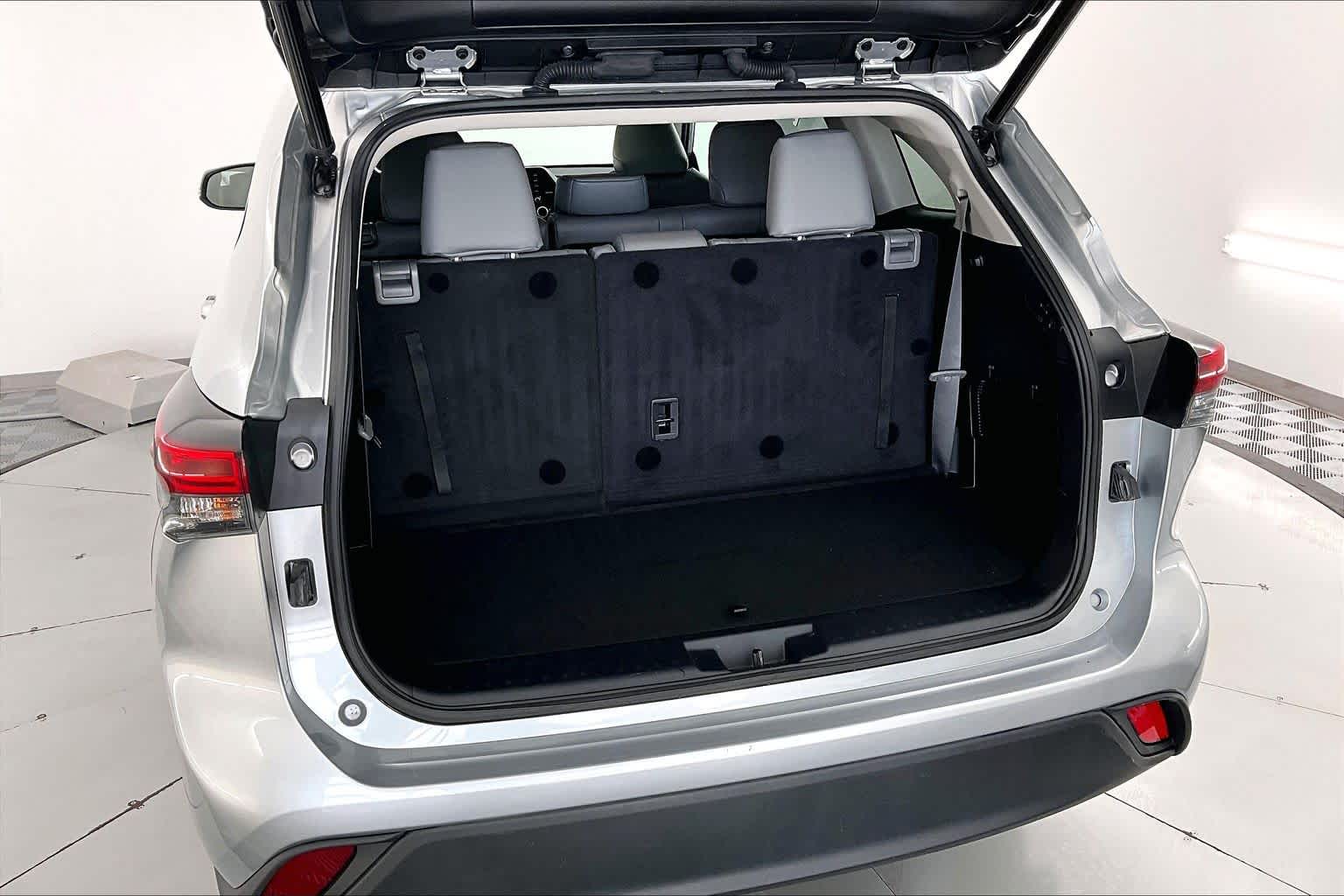 Thumbnail: 2022 Toyota Highlander - 18