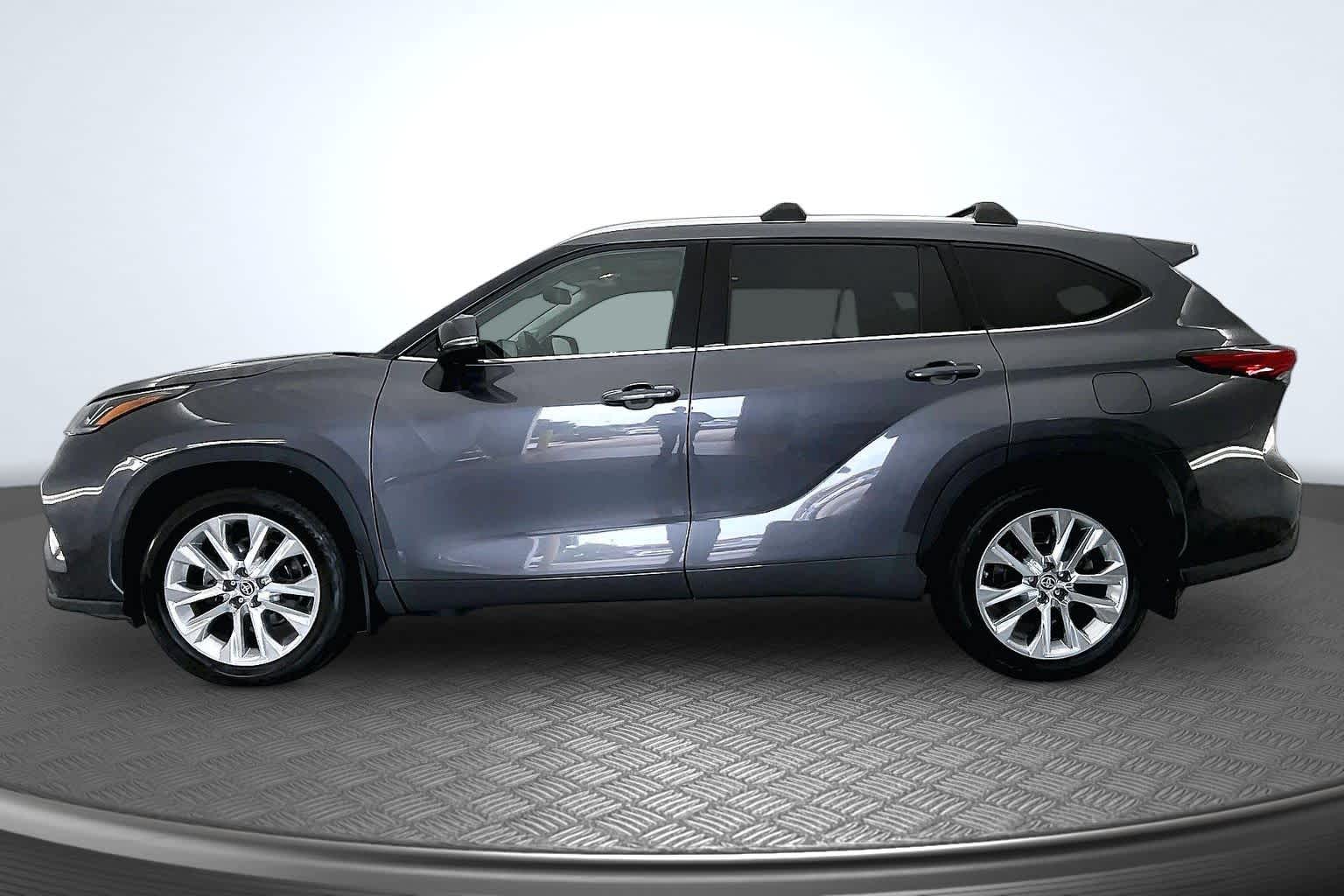 Thumbnail: 2022 Toyota Highlander - 2