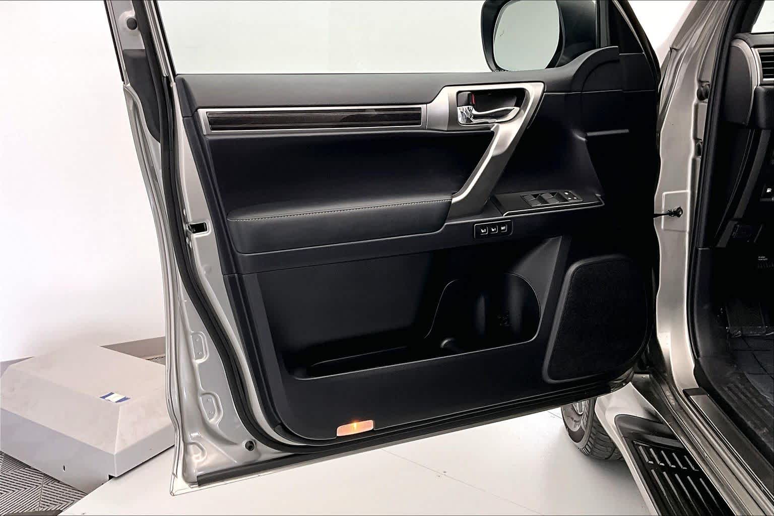 Thumbnail: 2023 Lexus GX - 23