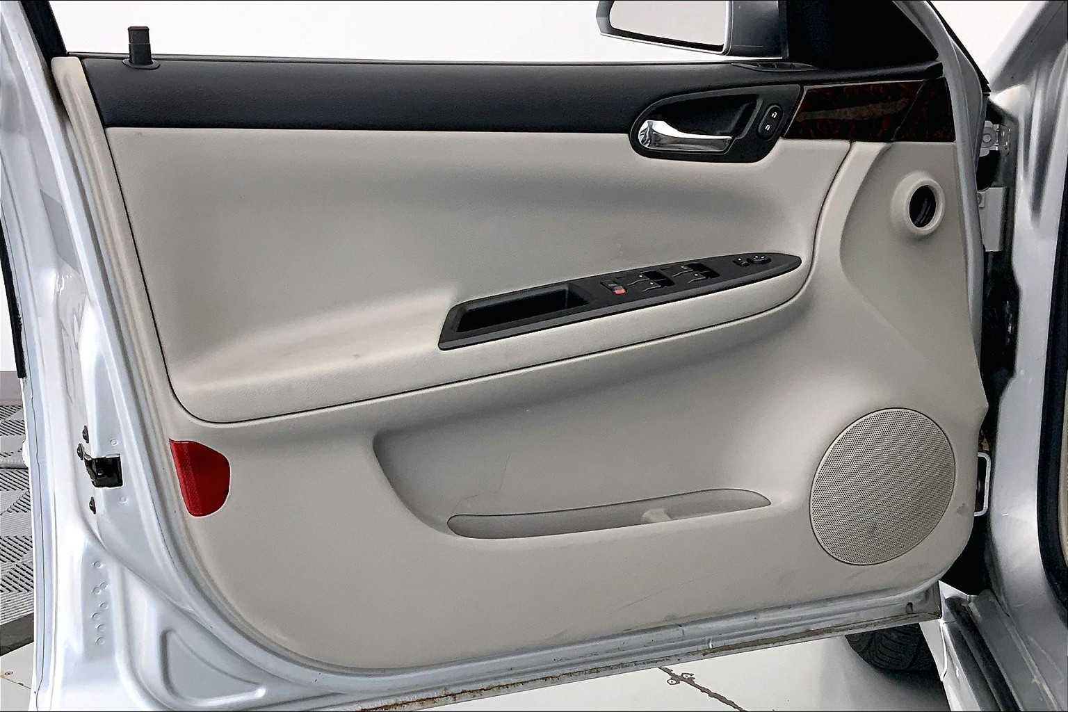 Thumbnail: 2013 Chevrolet Impala - 22