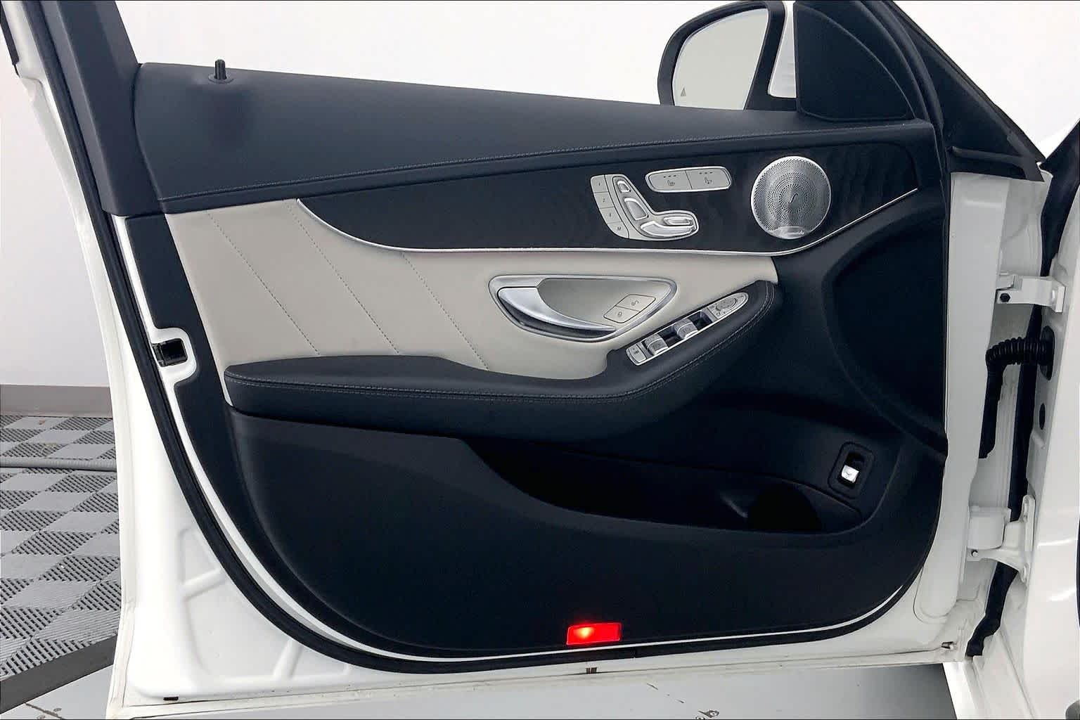 Thumbnail: 2015 Mercedes-Benz C-Class - 23