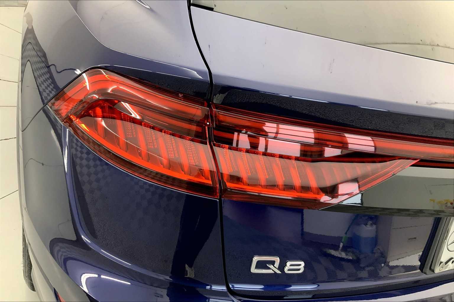 Thumbnail: 2021 Audi Q8 - 25