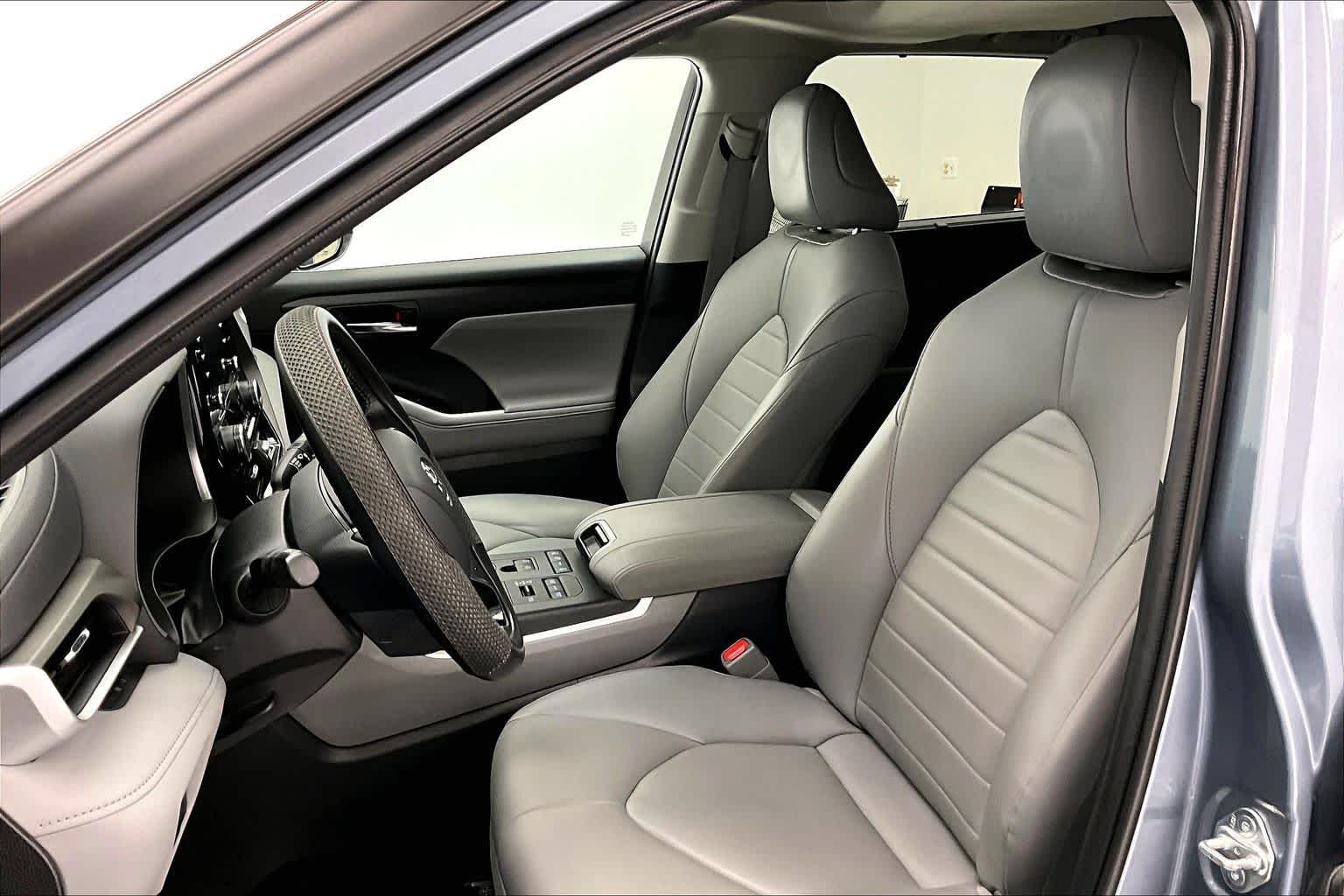 Thumbnail: 2021 Toyota Highlander - 11