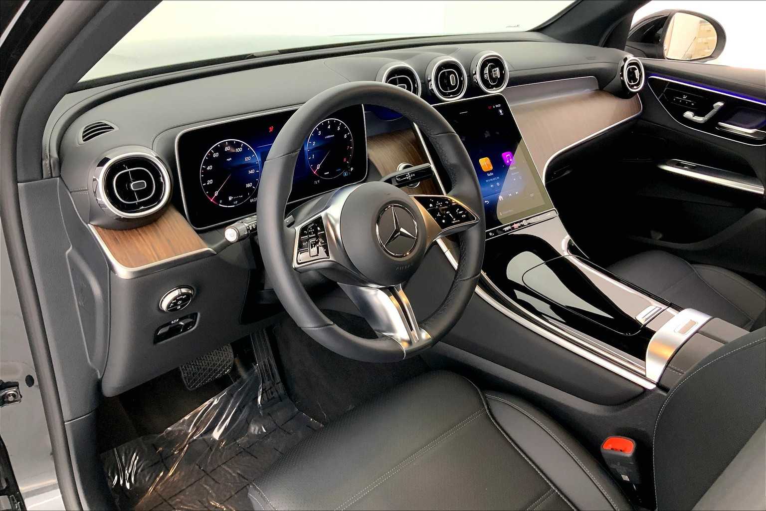 Thumbnail: 2025 Mercedes-Benz GLC - 2