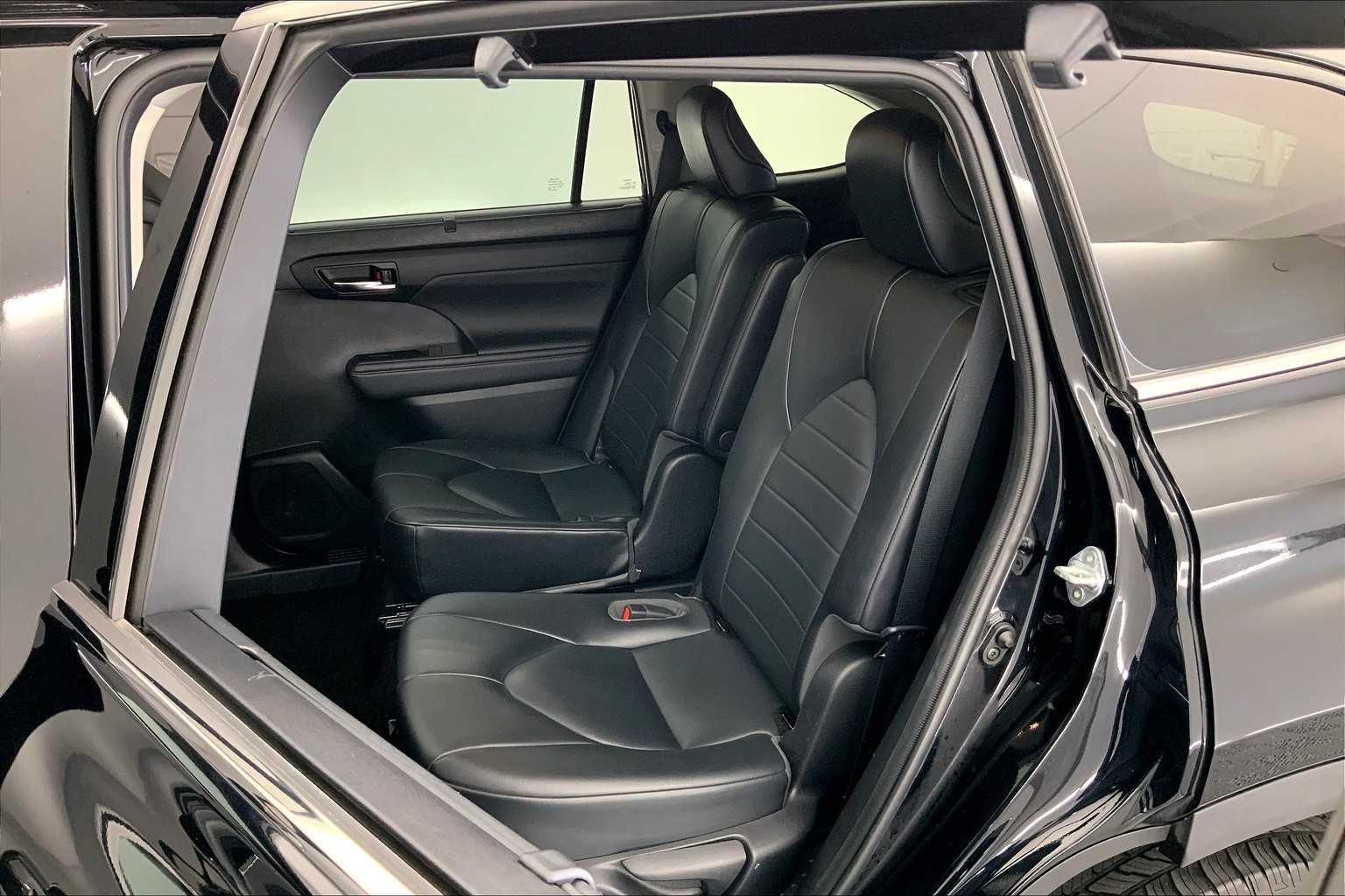Thumbnail: 2021 Toyota Highlander - 13