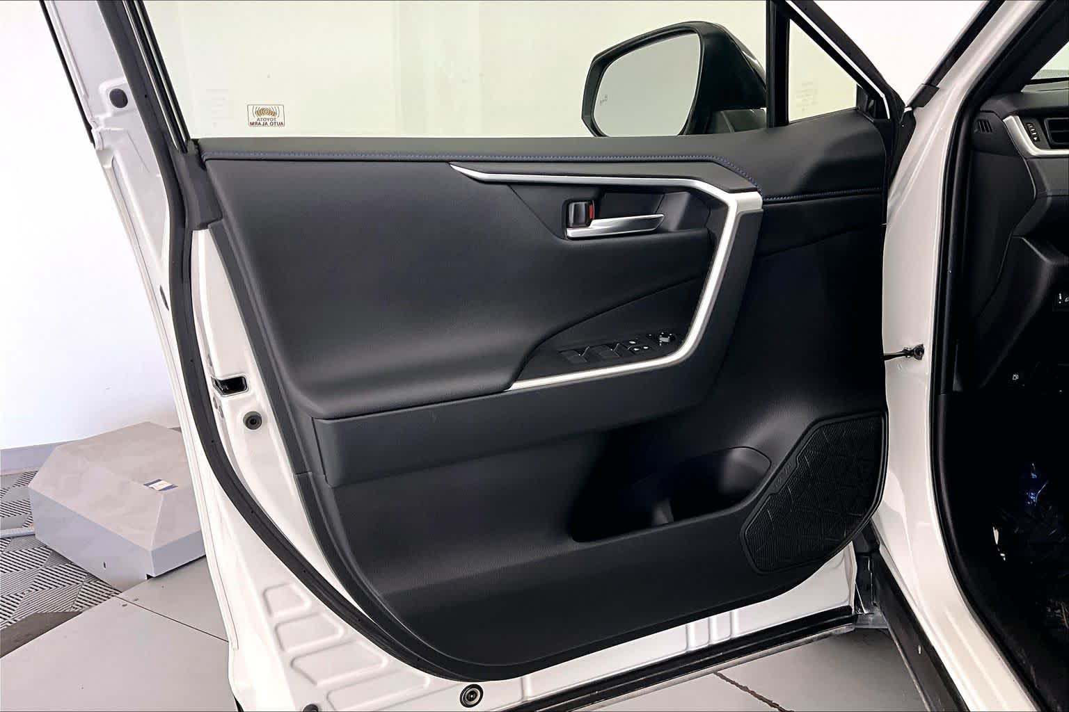 Thumbnail: 2019 Toyota RAV4 - 23