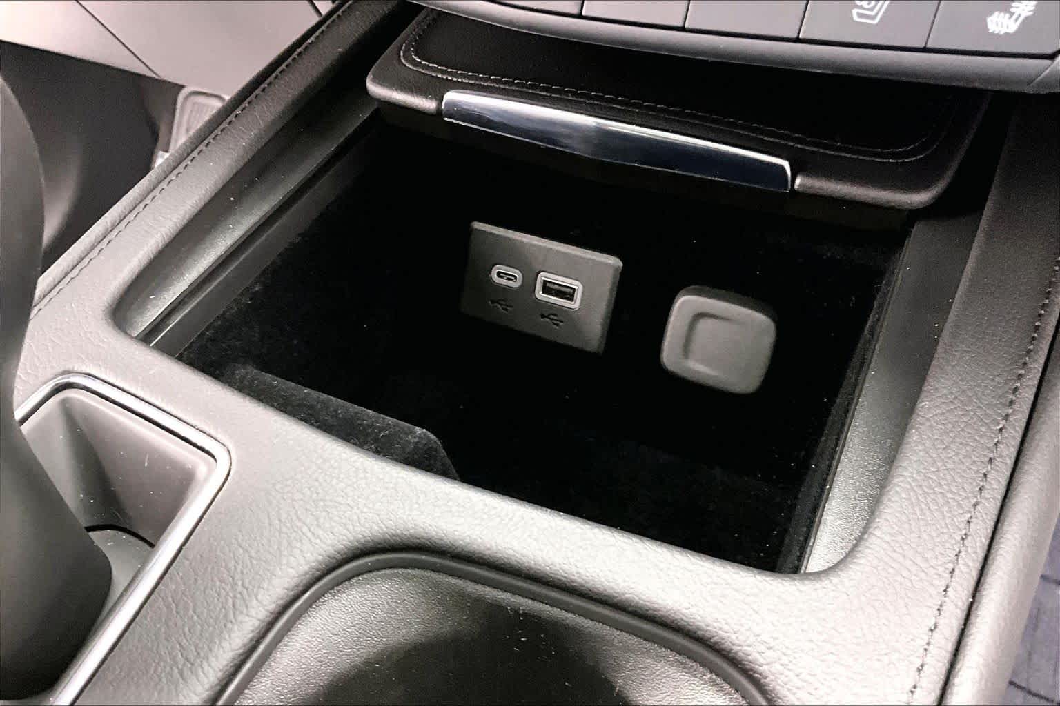 Thumbnail: 2024 Cadillac XT4 - 27