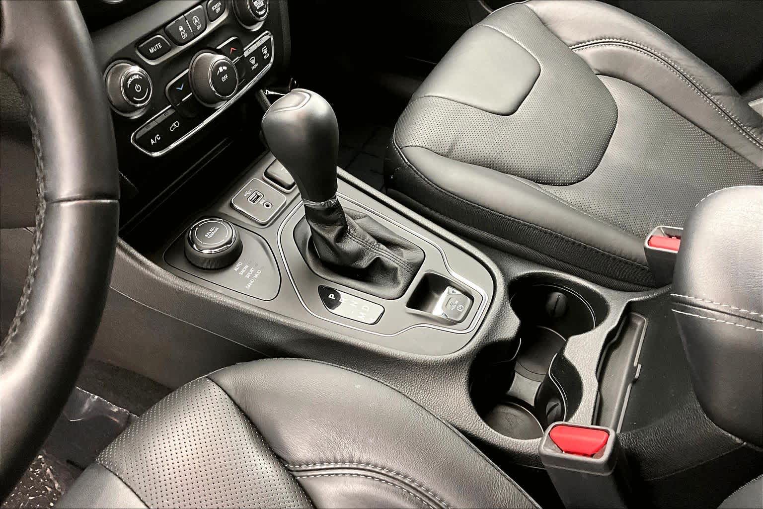 Thumbnail: 2021 Jeep Cherokee - 17