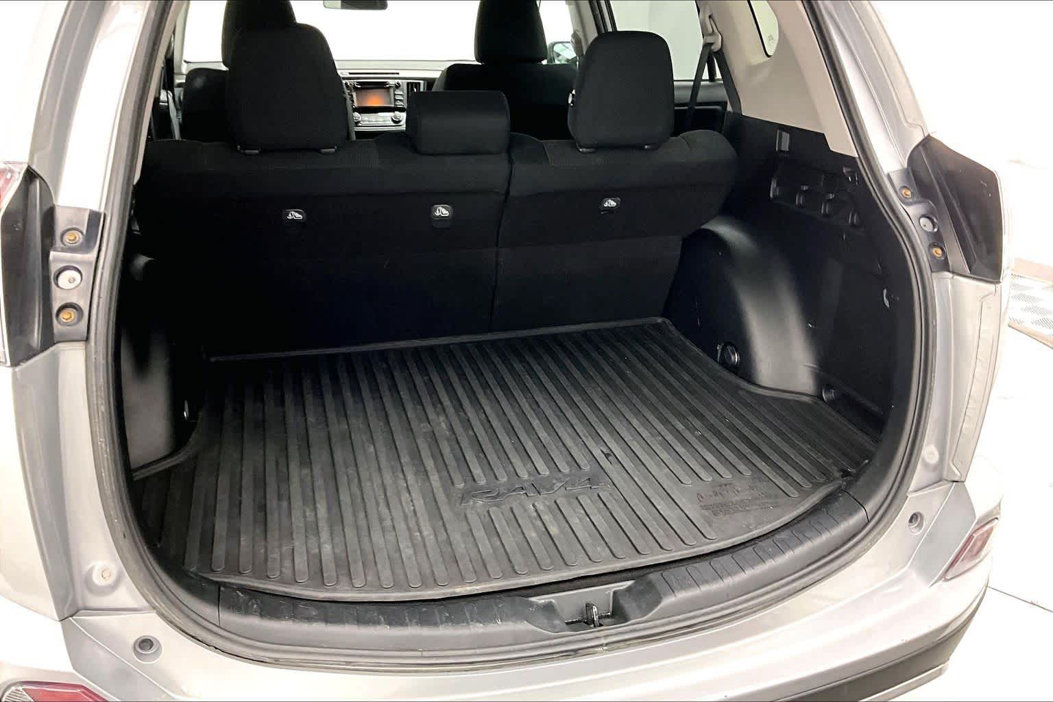 Thumbnail: 2018 Toyota RAV4 - 19