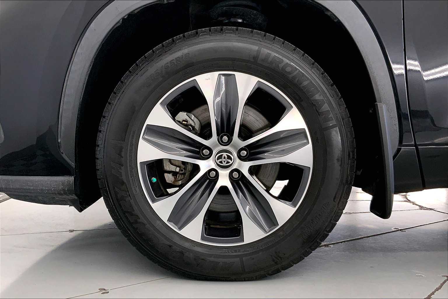 Thumbnail: 2021 Toyota Highlander - 8