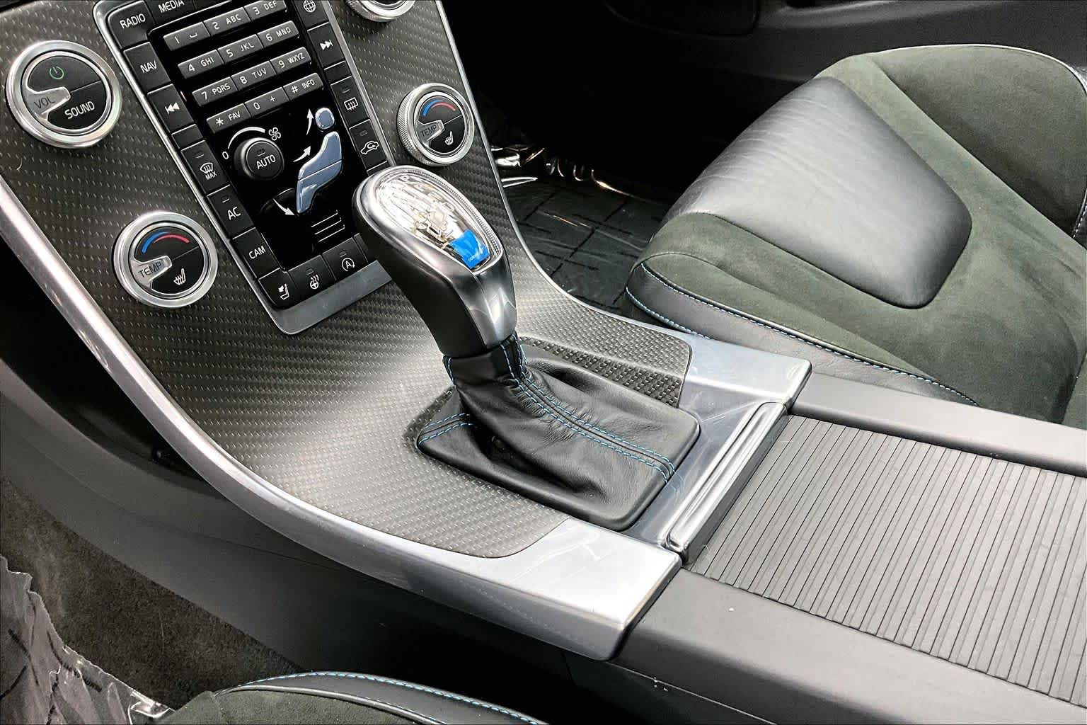 Thumbnail: 2017 Volvo V60 - 17