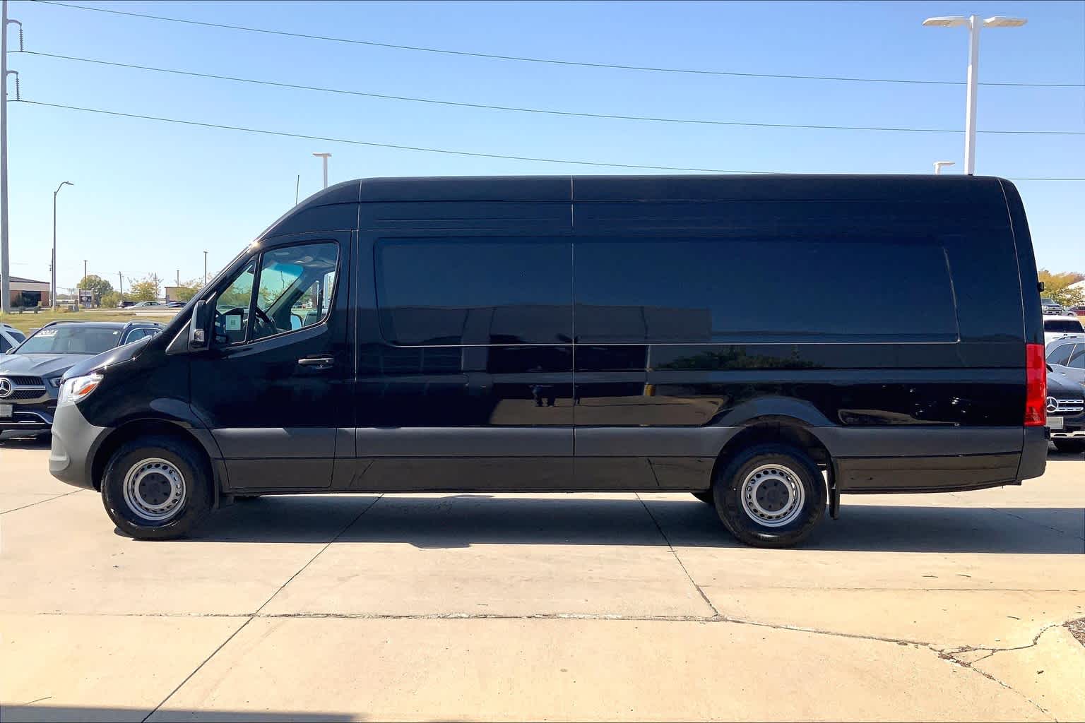 Thumbnail: 2025 Mercedes-Benz Sprinter - 3