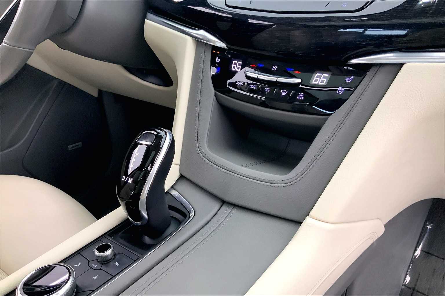 Thumbnail: 2022 Cadillac XT6 - 27