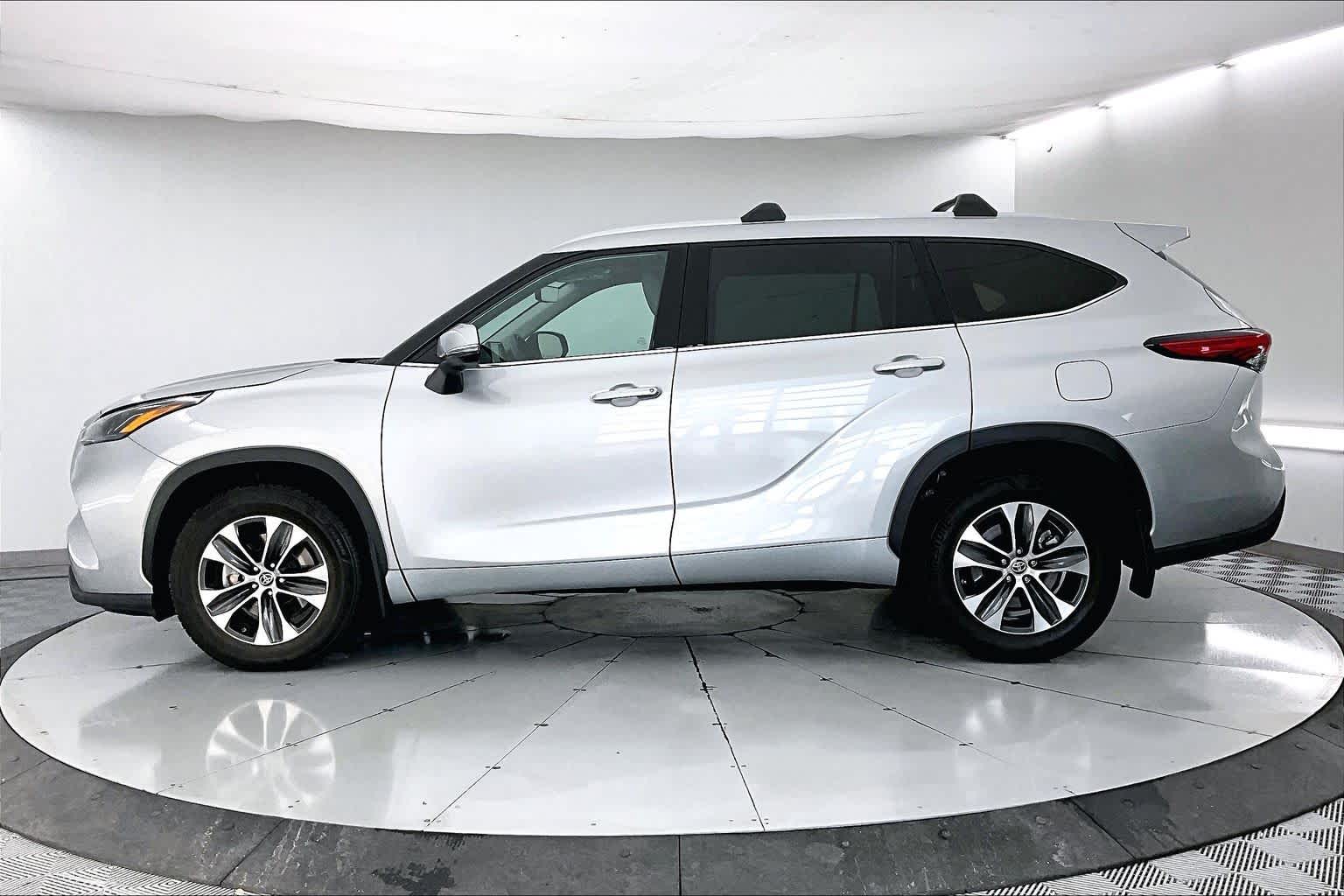 Thumbnail: 2022 Toyota Highlander - 2