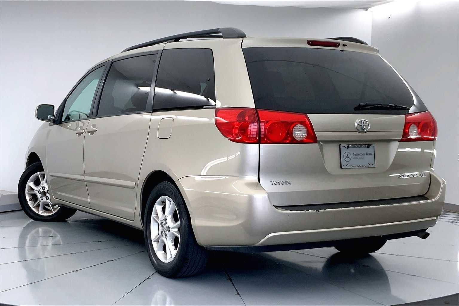 Thumbnail: 2006 Toyota Sienna - 4
