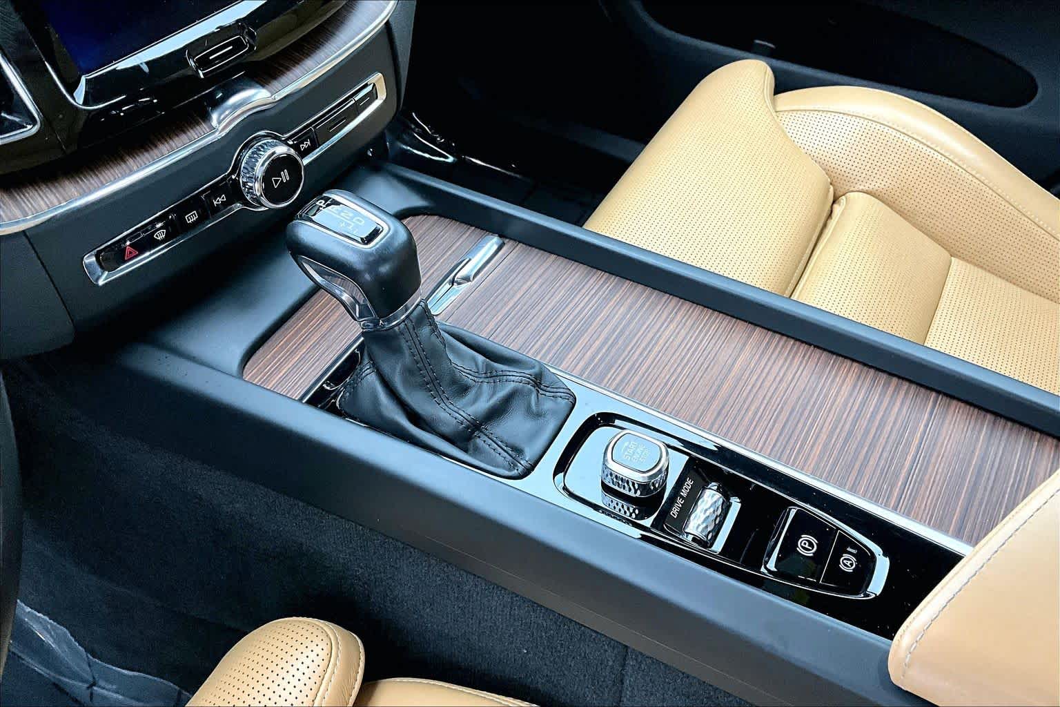Thumbnail: 2019 Volvo XC60 - 17