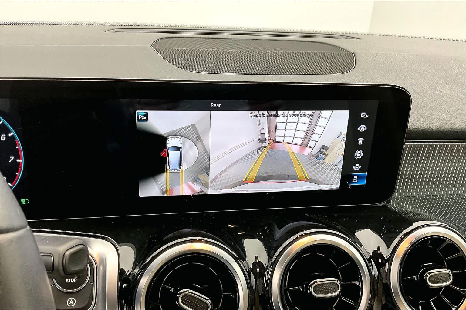 Thumbnail: 2022 Mercedes-Benz GLB - 21