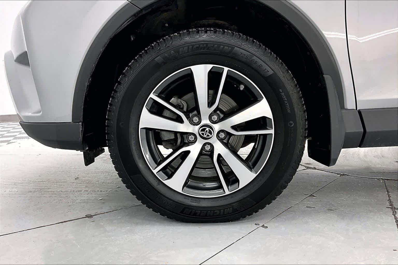 Thumbnail: 2018 Toyota RAV4 - 8