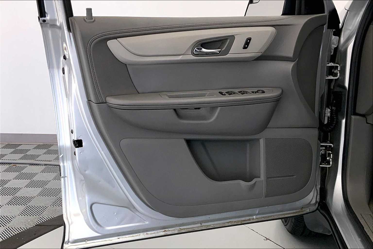 Thumbnail: 2014 Chevrolet Traverse - 22