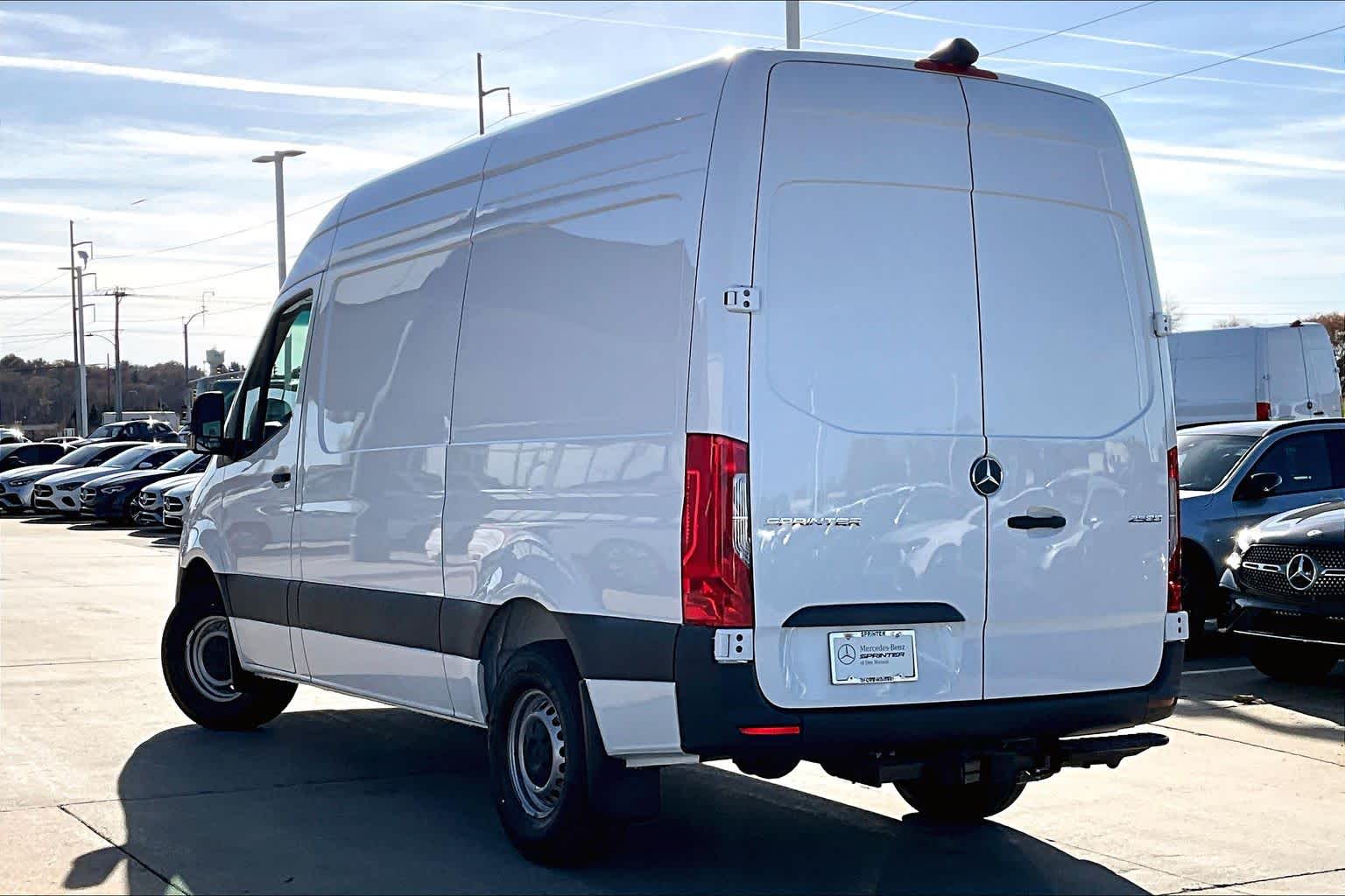 Thumbnail: 2026 Mercedes-Benz Sprinter - 4