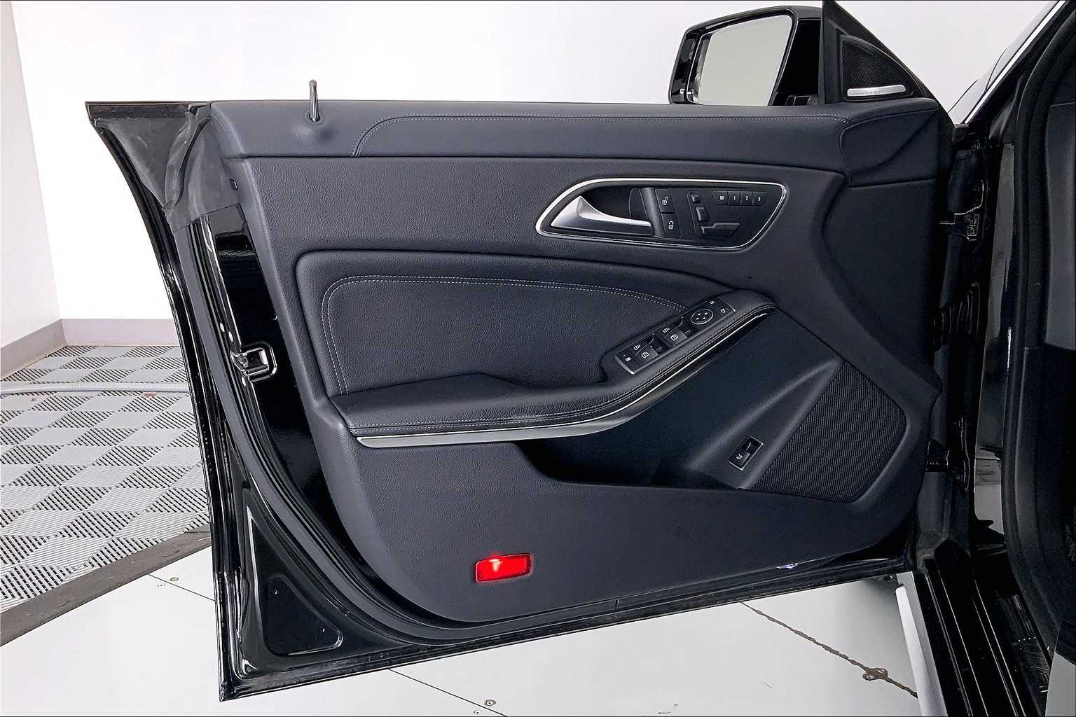 Thumbnail: 2015 Mercedes-Benz CLA - 23