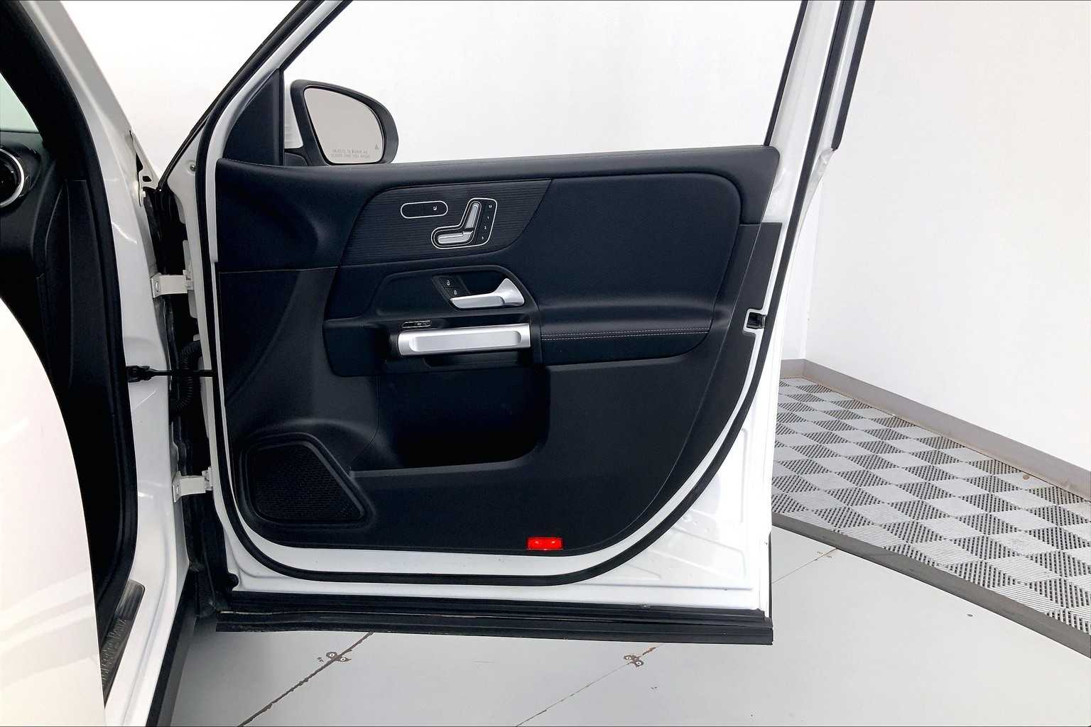 Thumbnail: 2020 Mercedes-Benz GLB - 23