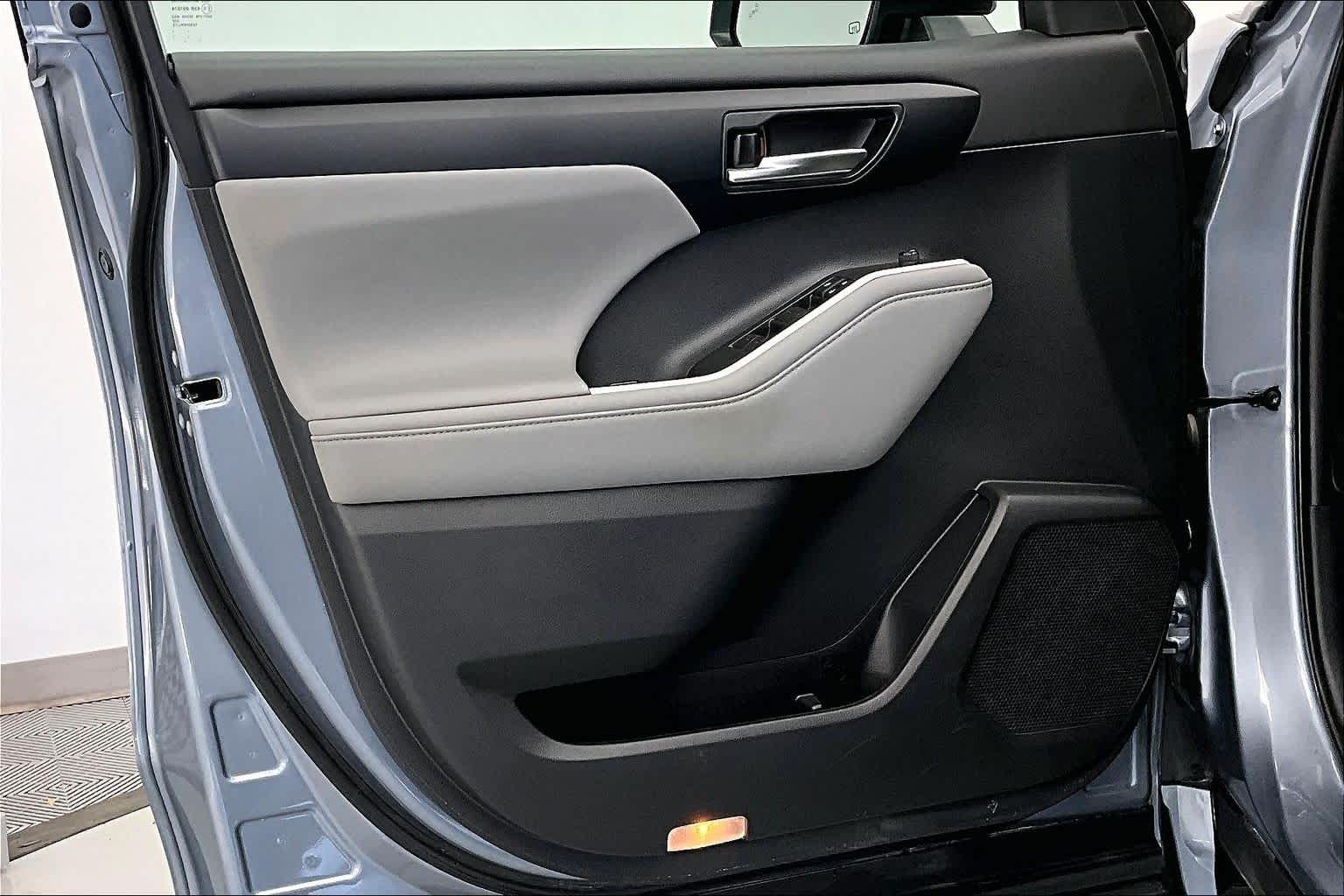 Thumbnail: 2021 Toyota Highlander - 23