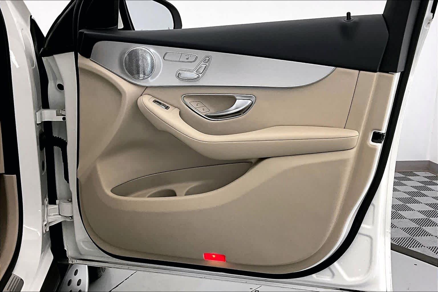 Thumbnail: 2019 Mercedes-Benz GLC - 24