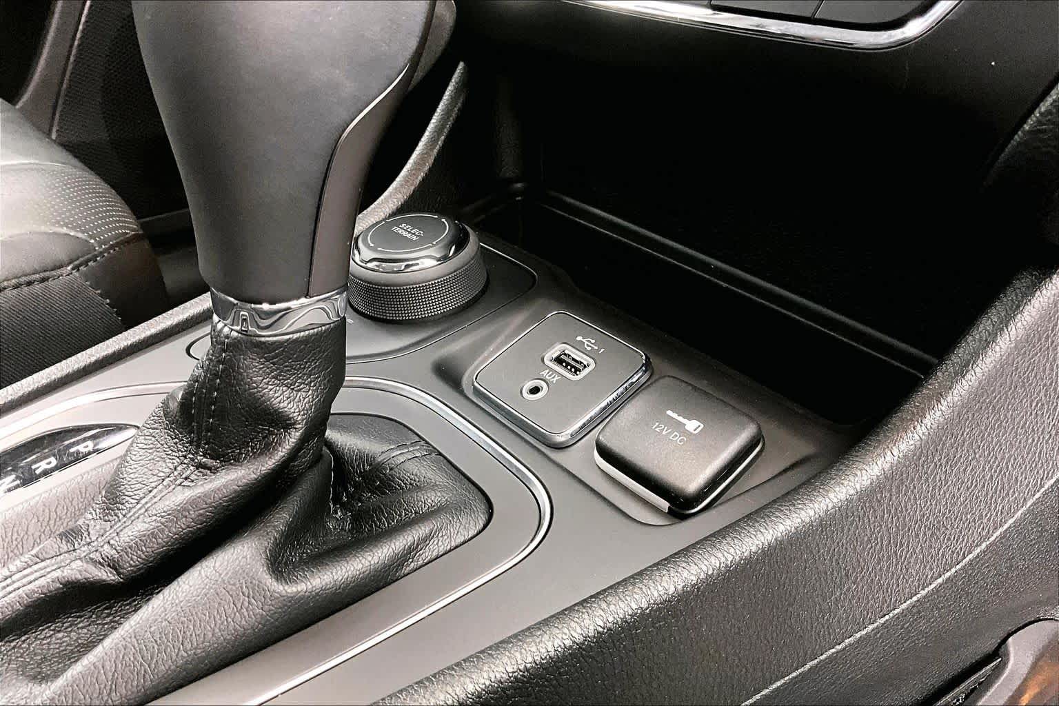 Thumbnail: 2021 Jeep Cherokee - 25