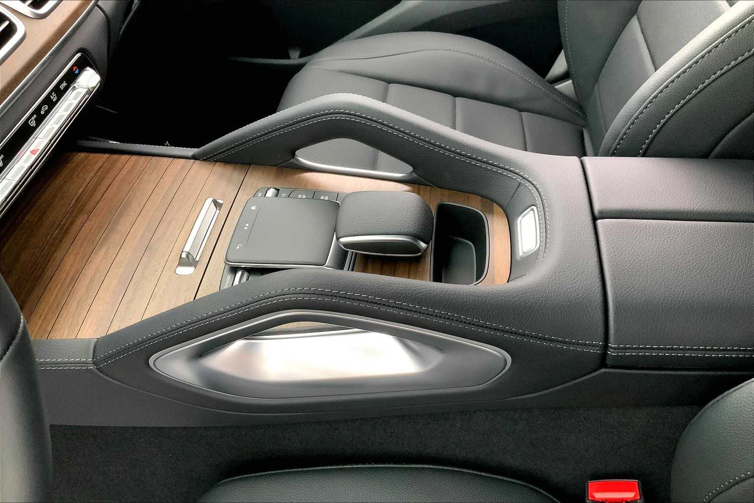 Thumbnail: 2025 Mercedes-Benz GLE - 17