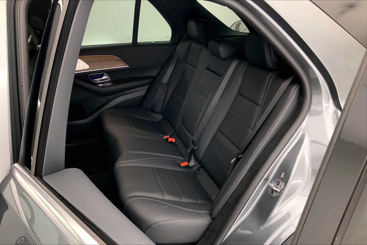 Thumbnail: 2026 Mercedes-Benz GLE - 13