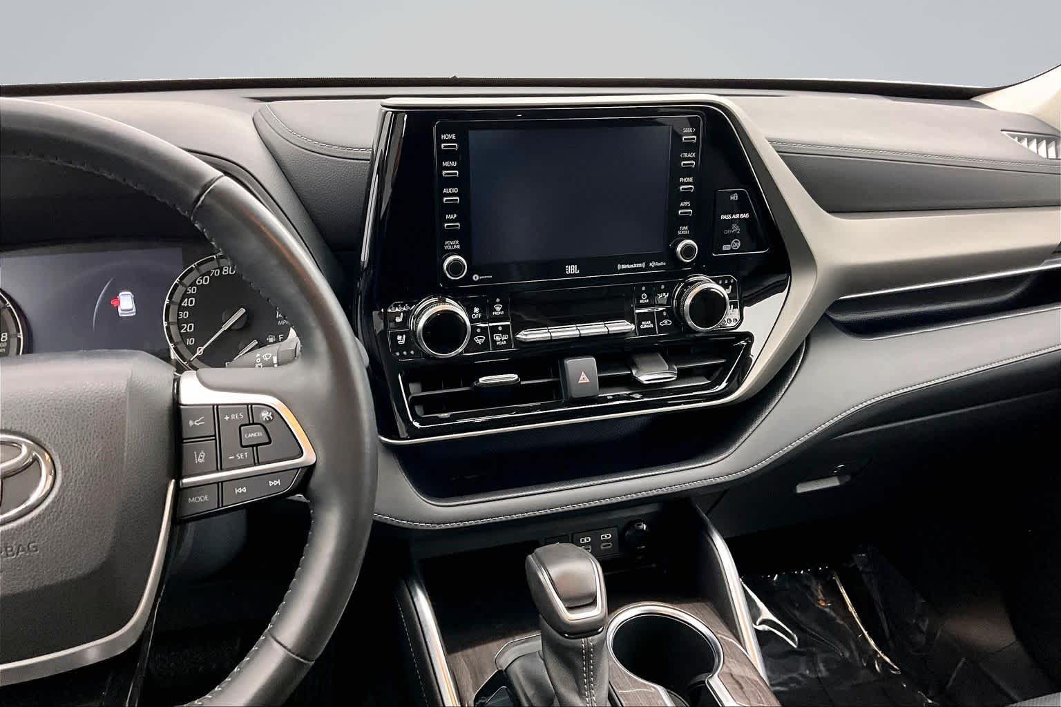 Thumbnail: 2022 Toyota Highlander - 15