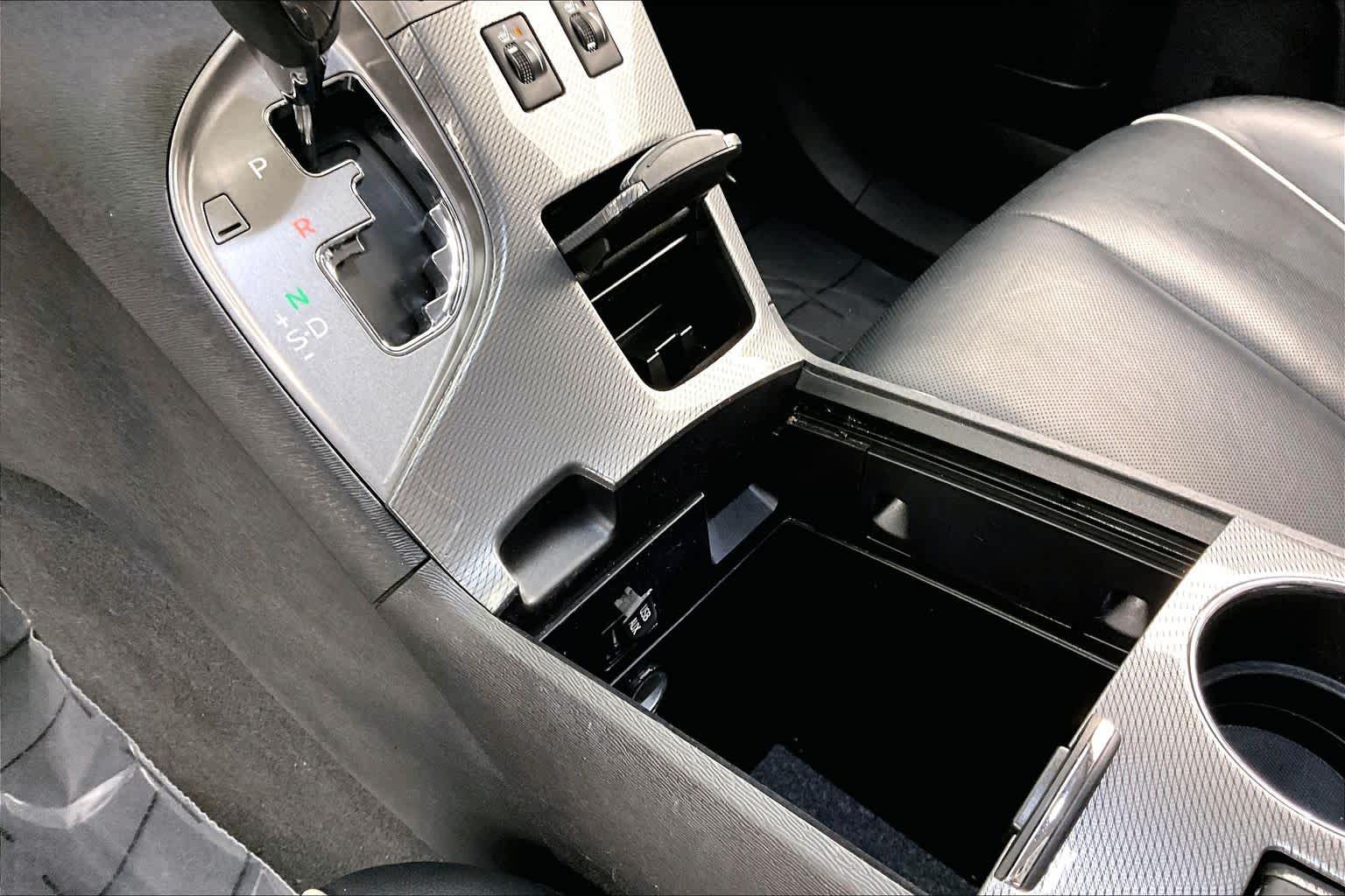 Thumbnail: 2015 Toyota Venza - 26