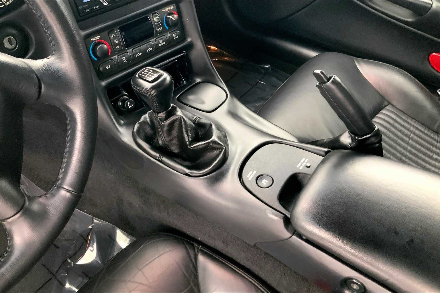 Thumbnail: 2004 Chevrolet Corvette - 15
