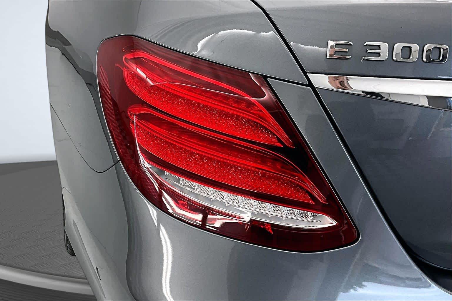 Thumbnail: 2019 Mercedes-Benz E-Class - 25