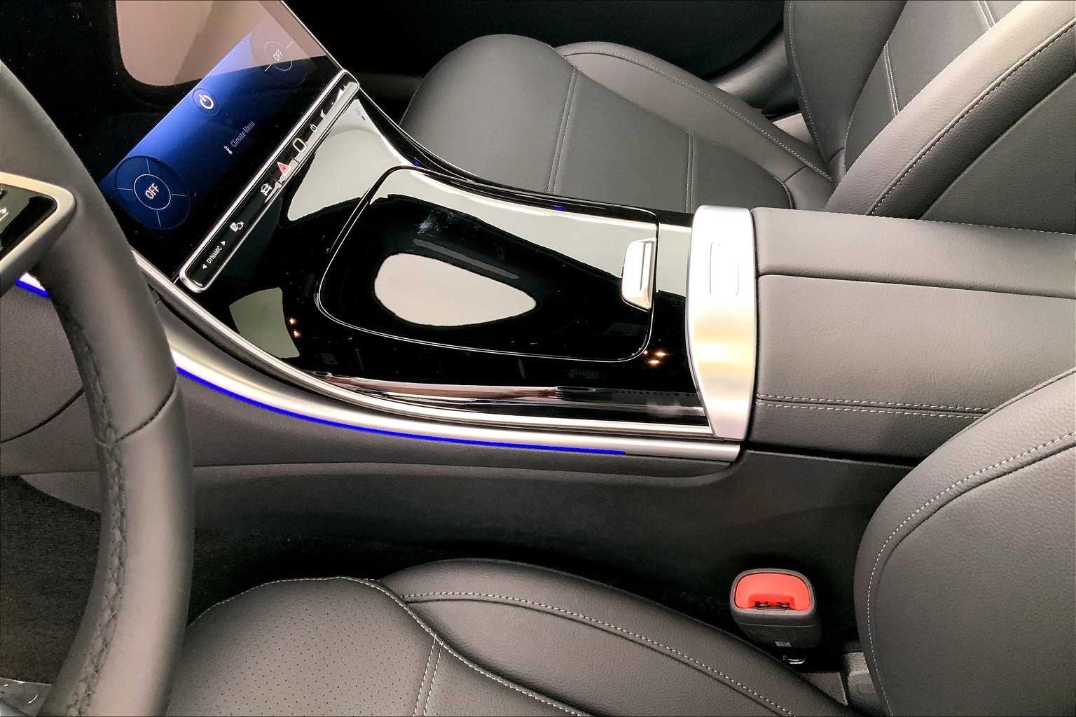 Thumbnail: 2025 Mercedes-Benz C-Class - 17