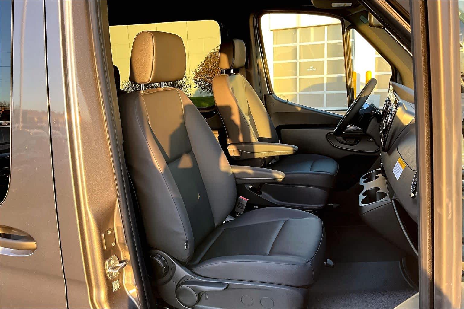 Thumbnail: 2026 Mercedes-Benz Sprinter - 13