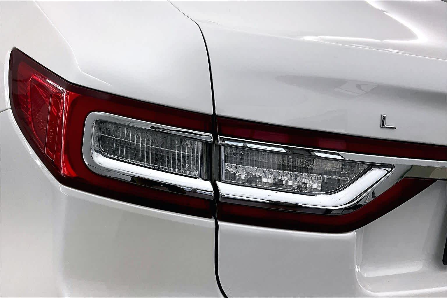 Thumbnail: 2017 Lincoln Continental - 25