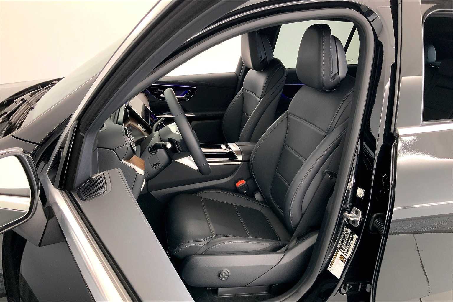 Thumbnail: 2025 Mercedes-Benz GLC - 11