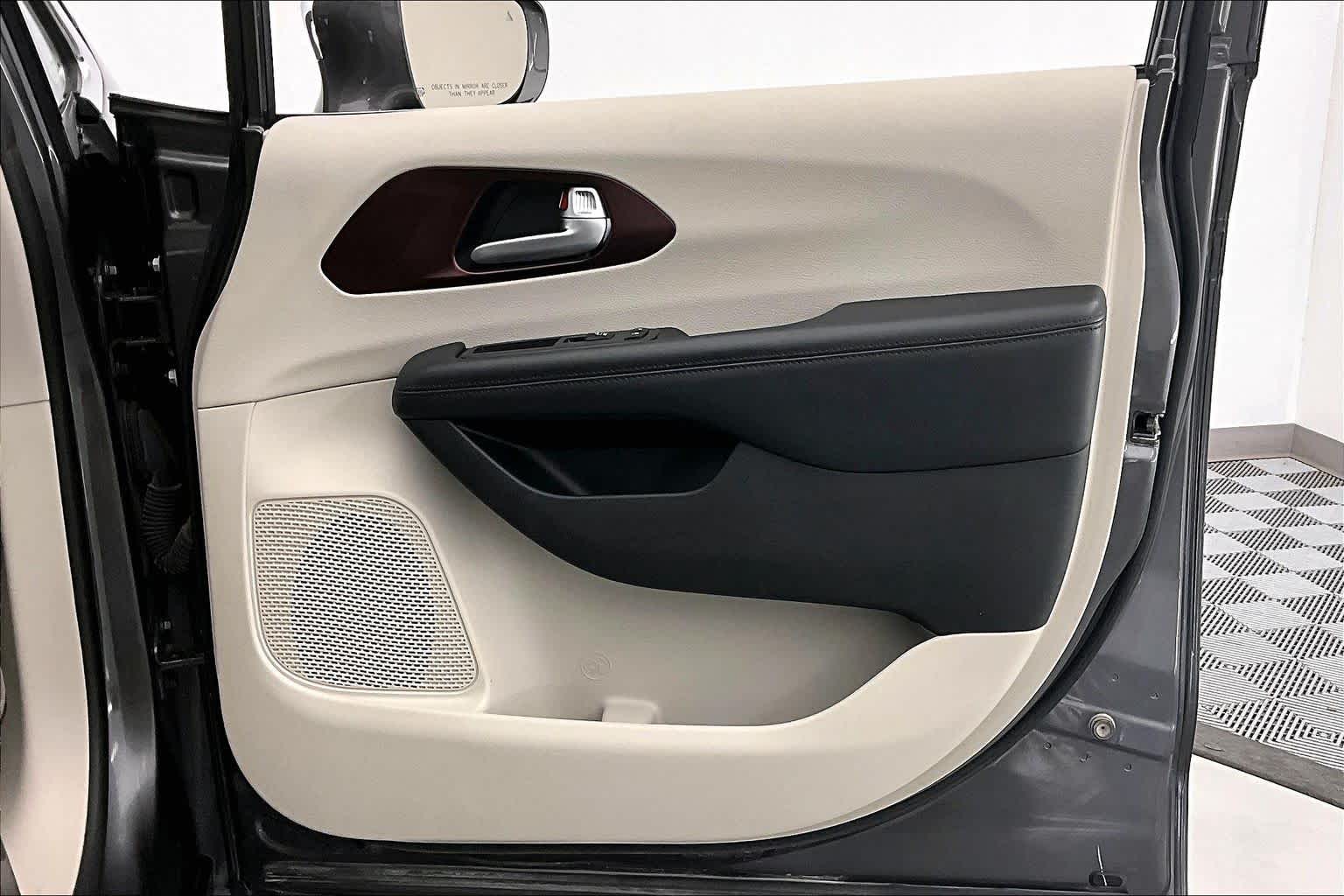 Thumbnail: 2018 Chrysler Pacifica - 24