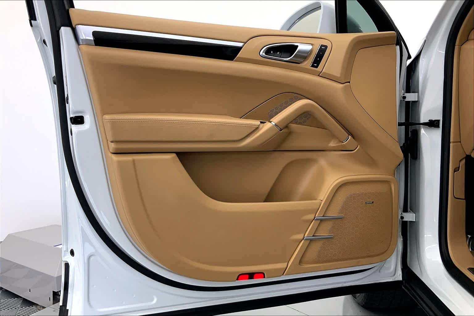 Thumbnail: 2015 Porsche Cayenne - 24