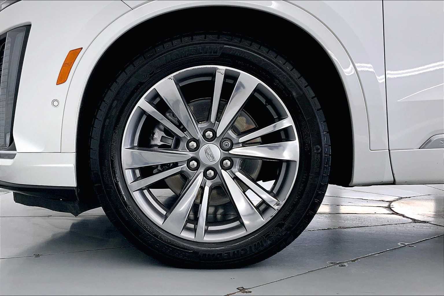 Thumbnail: 2022 Cadillac XT6 - 8