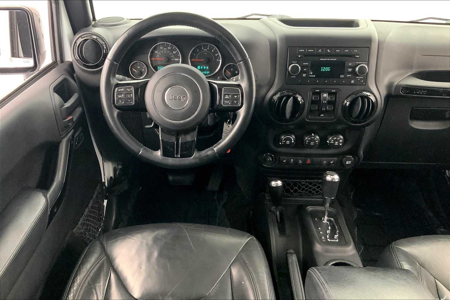 2015 Jeep Wrangler Unlimited Sahara 14