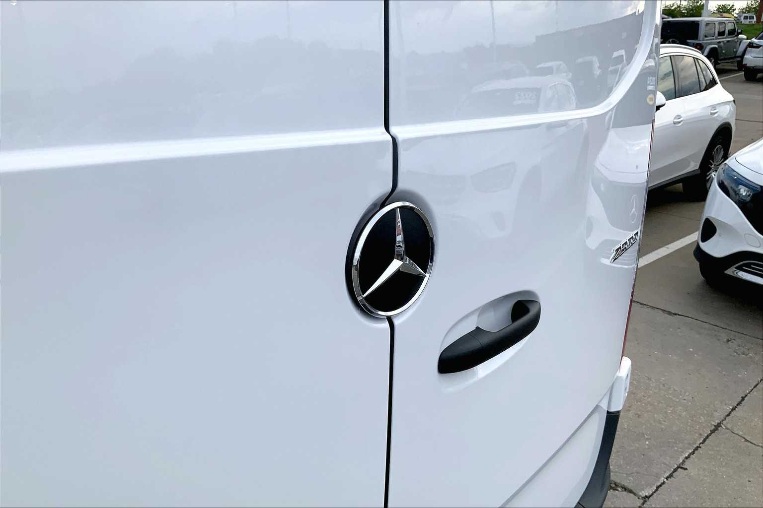 Thumbnail: 2025 Mercedes-Benz Sprinter - 21