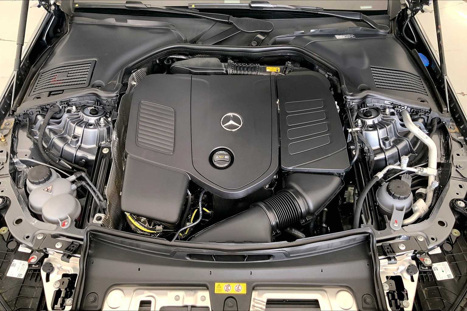 Thumbnail: 2025 Mercedes-Benz C-Class - 9