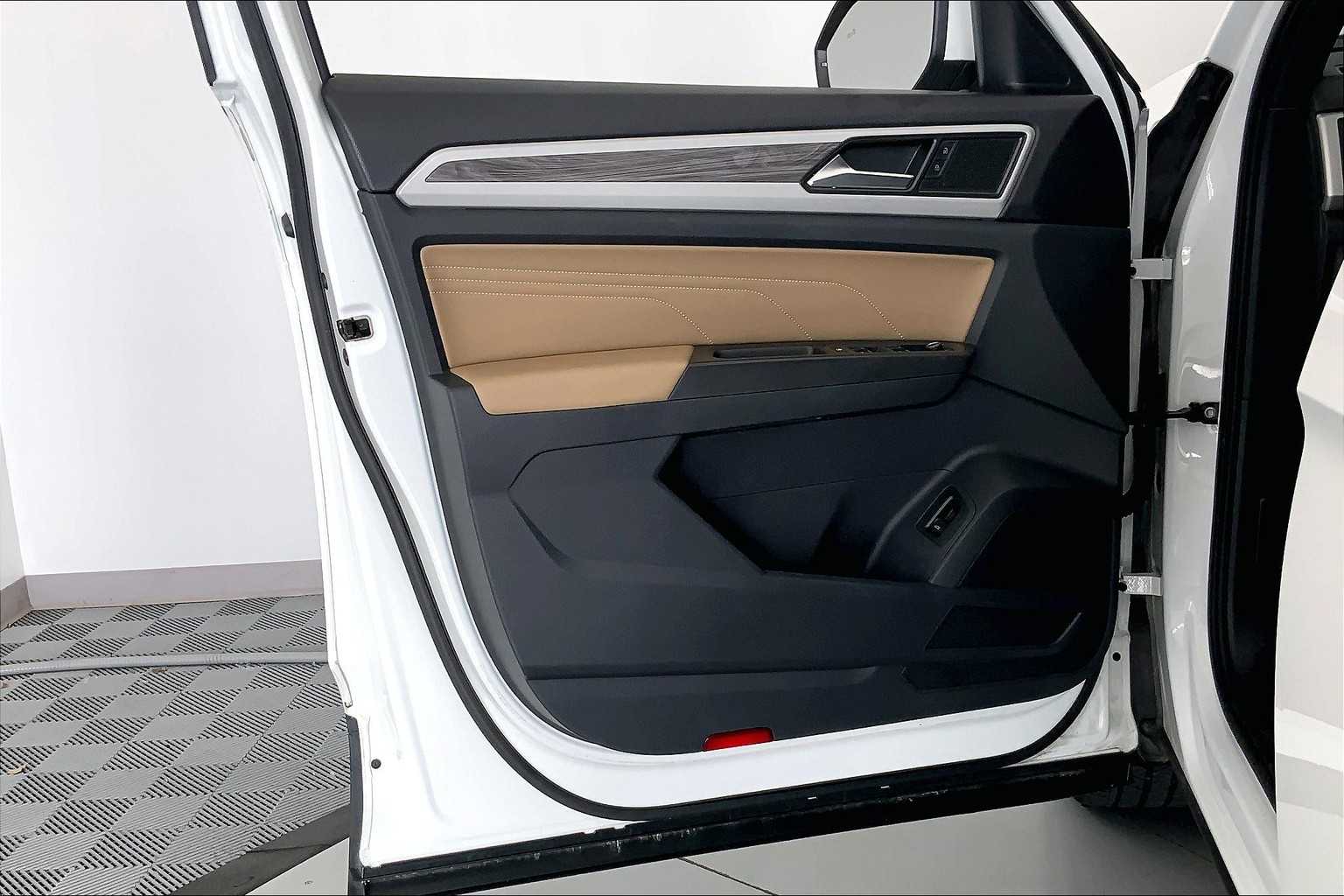 Thumbnail: 2021 Volkswagen Atlas - 22