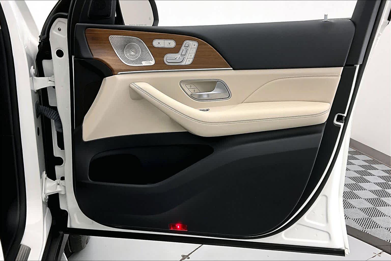 Thumbnail: 2023 Mercedes-Benz GLE - 24