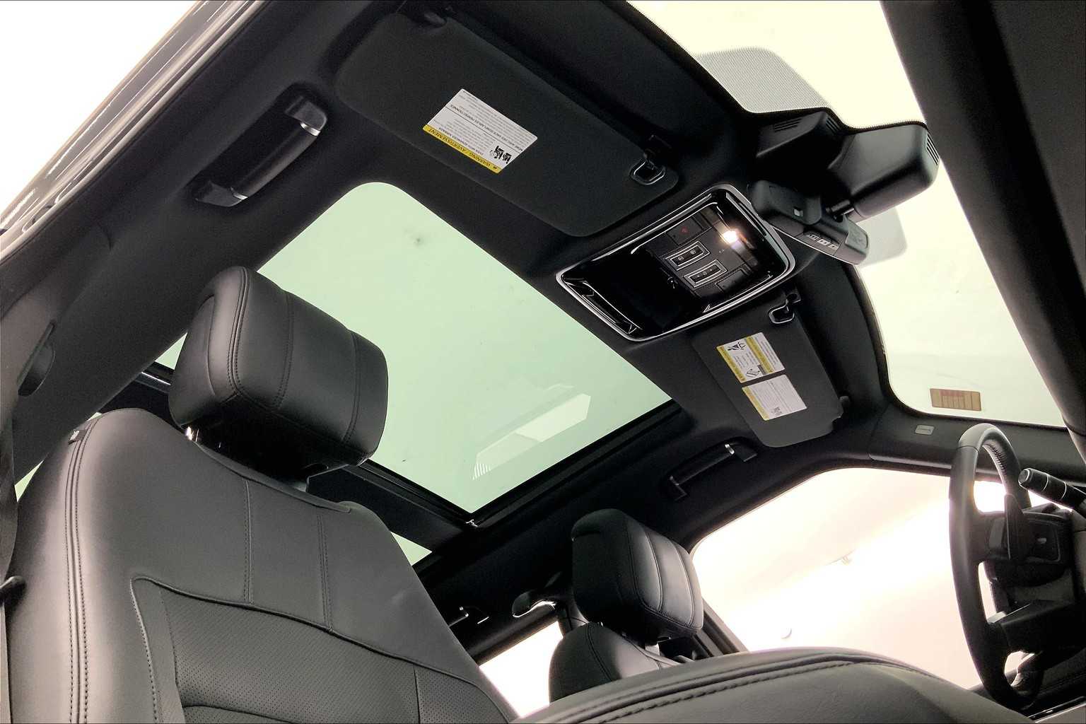 Thumbnail: 2018 Land Rover Range Rover - 22