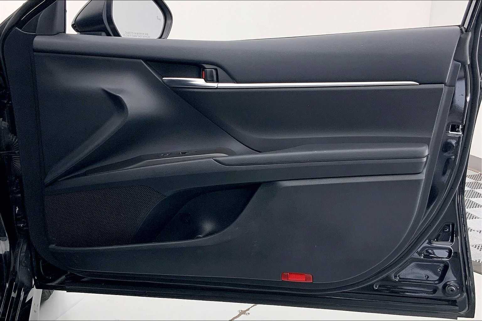 Thumbnail: 2022 Toyota Camry - 23